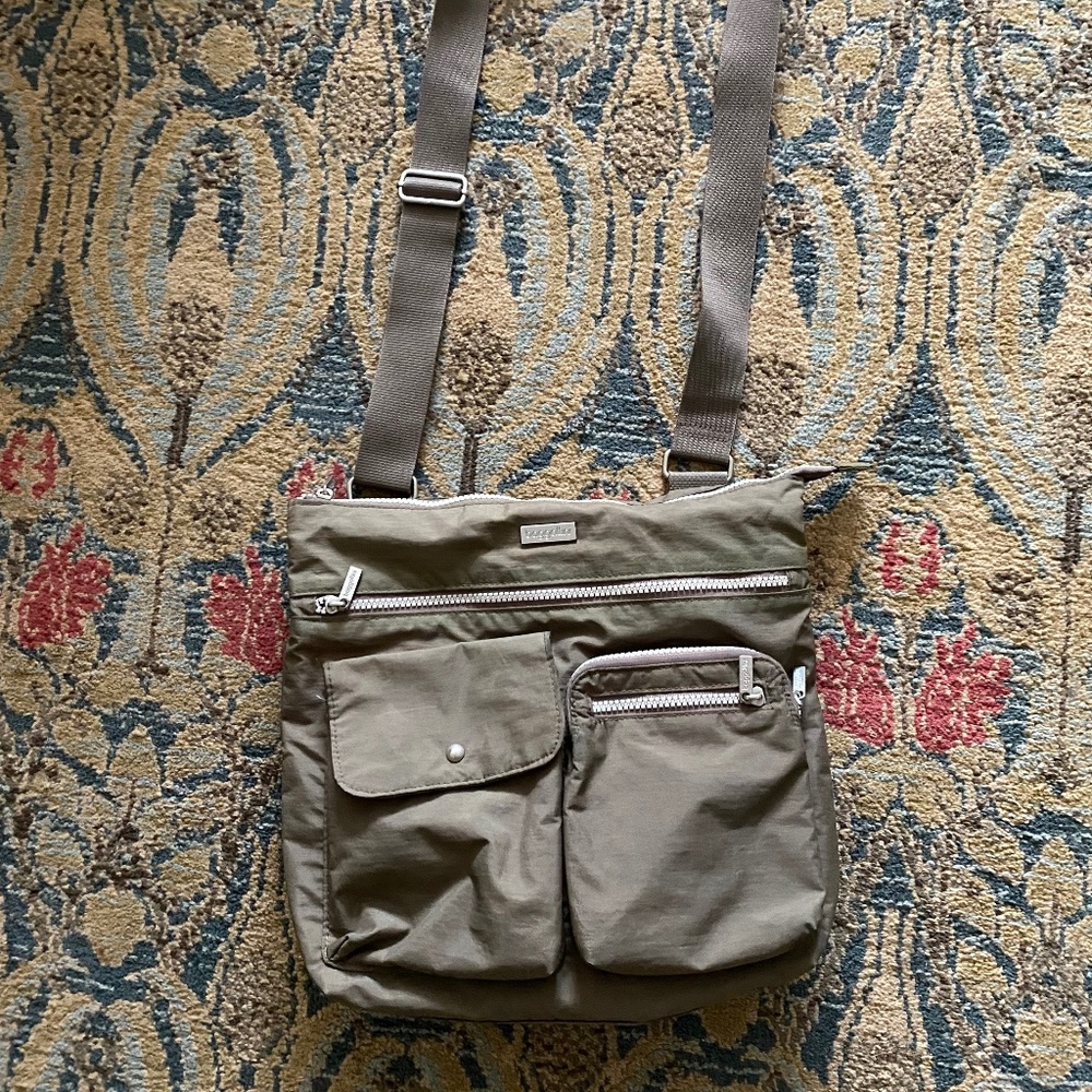 Baggallini Everywhere Crossbody